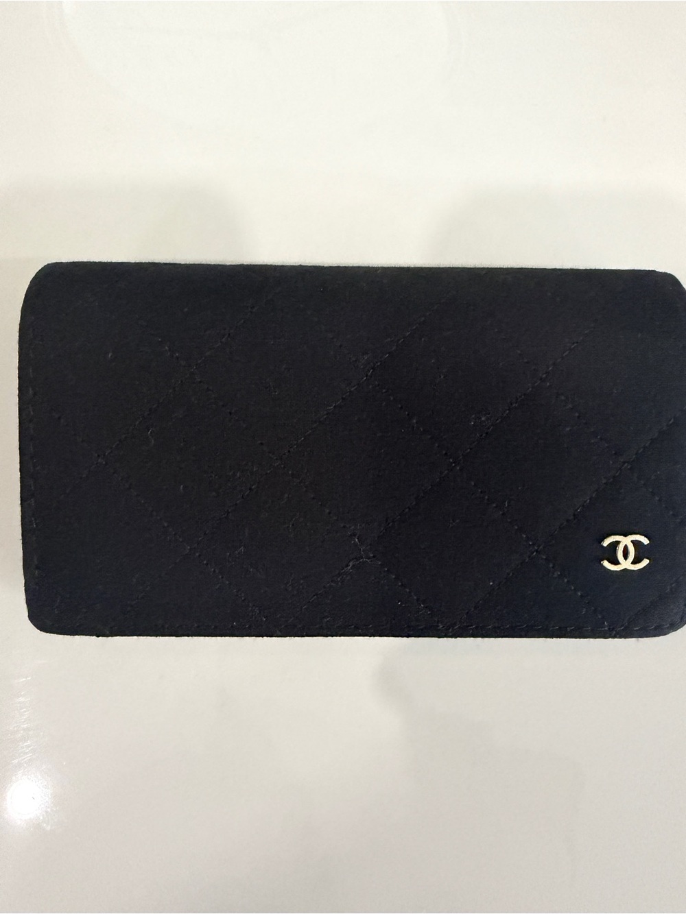 CHANEL Black Glossy Cat-Eye Sunglasses with Logo Accent - Picture 5 of 12